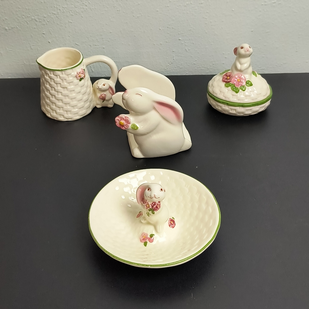 Avon Vintage Y2K Easter Bunny Set Of 4 Pcs Ceramic Decor
